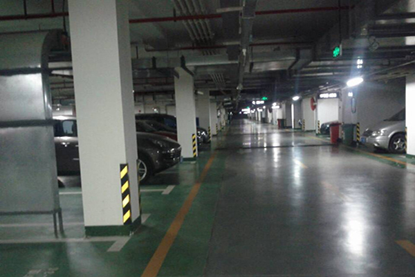 南京锋尚全球公寓地下停车场地面——密封固化地坪
